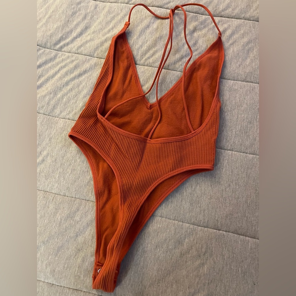 High cut V neck bodysuit xs - Picture 6 of 9